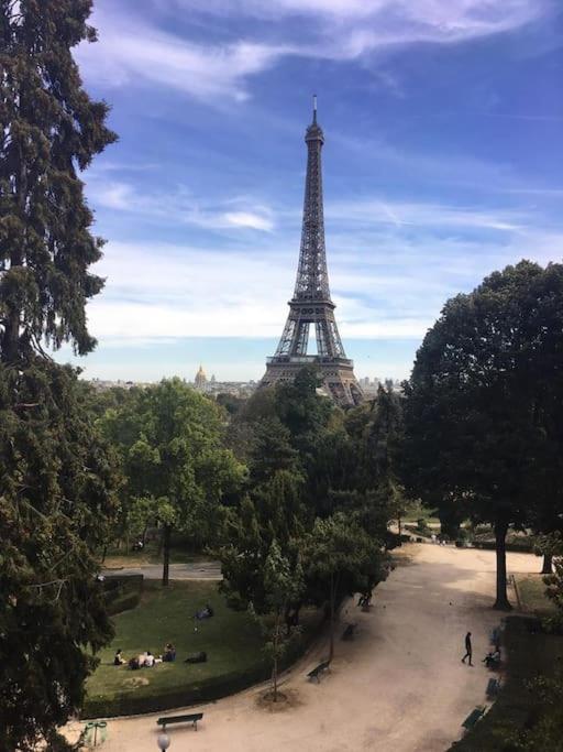 Eiffel Tower Paris Lägenhet Exteriör bild